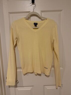 Classic V-Neck Sweater - Pale Yellow